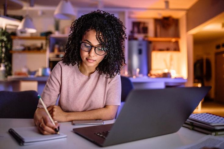 Online Schools That Give Refund Checks and Laptops